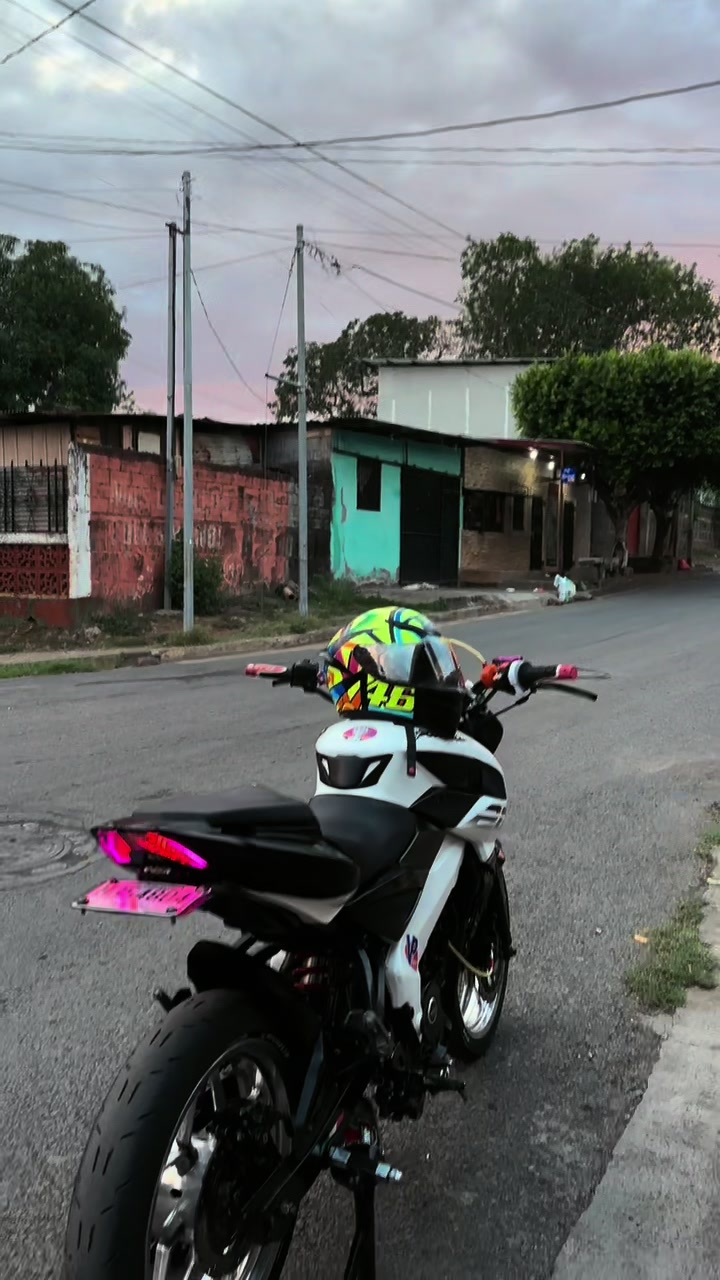 @L U I S ⋆