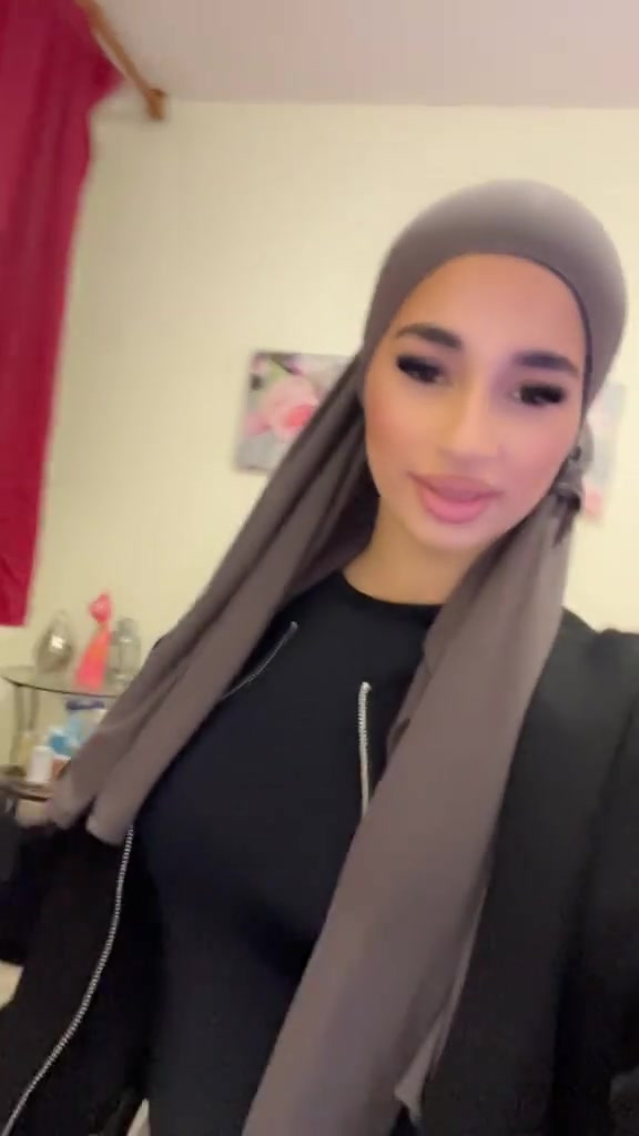 @🧎🏻&zwj;➡️