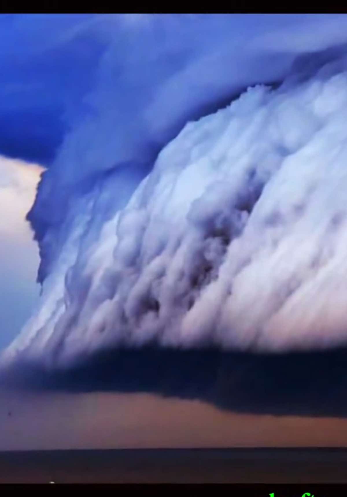@𝙏𝙬𝙞𝙨𝙩𝙧