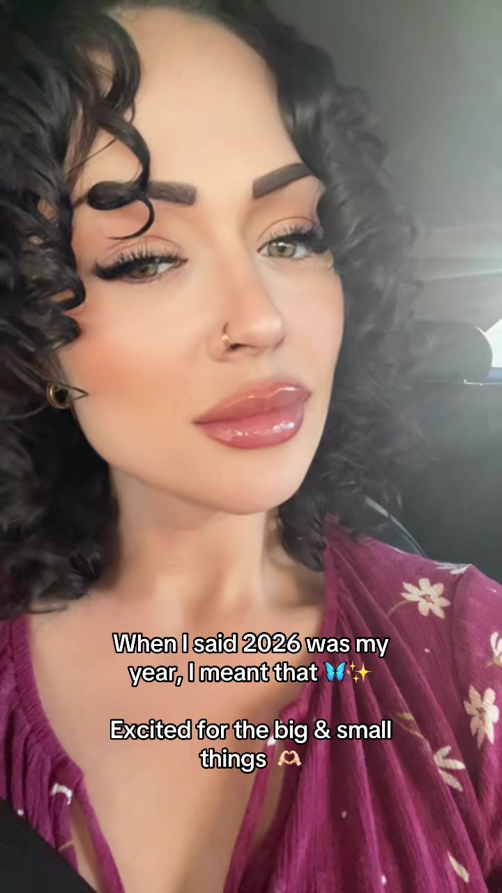 @Divinely_Dez