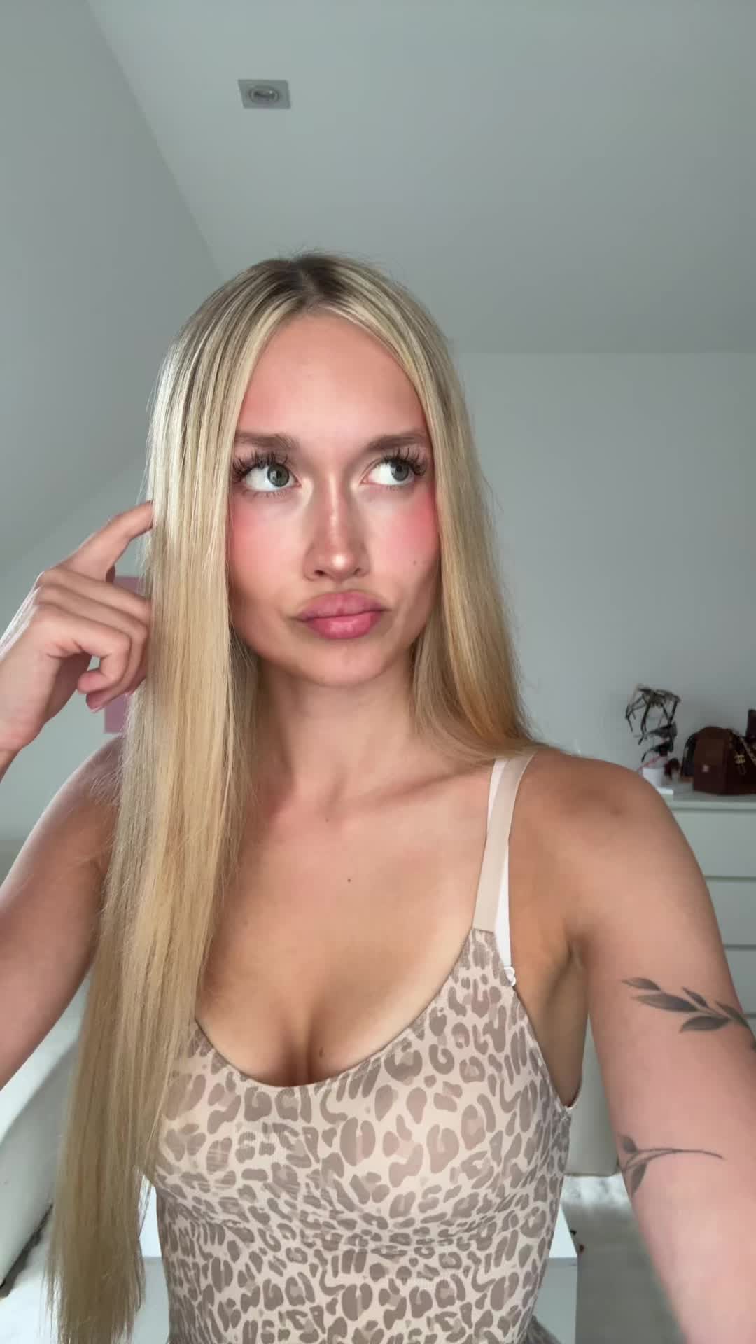 @lauraelismaria