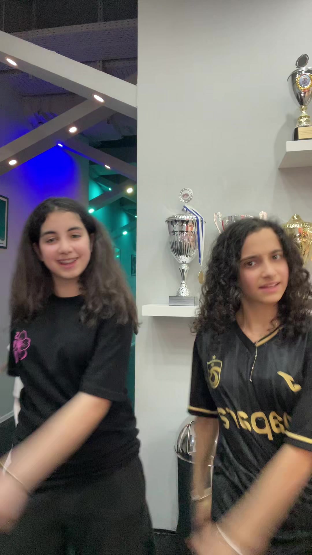 @Nisa_Kyf