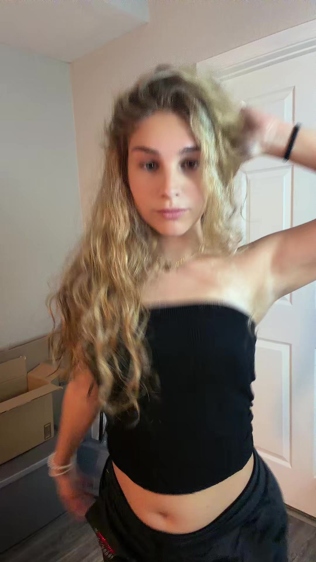 @Theyluvvella