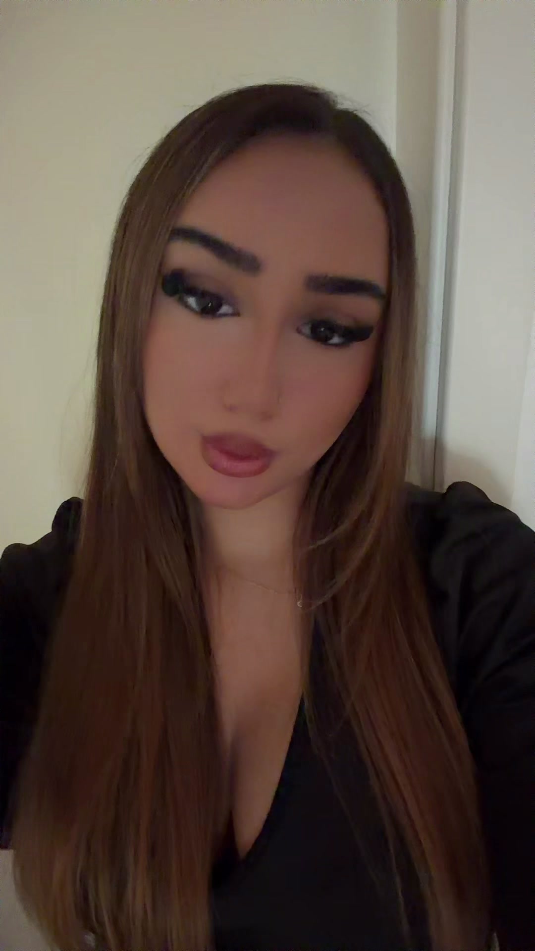 @𝐇