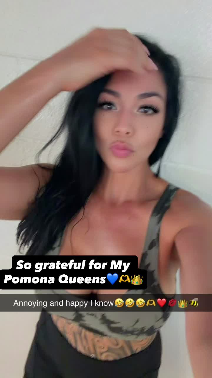 @Bella_B_