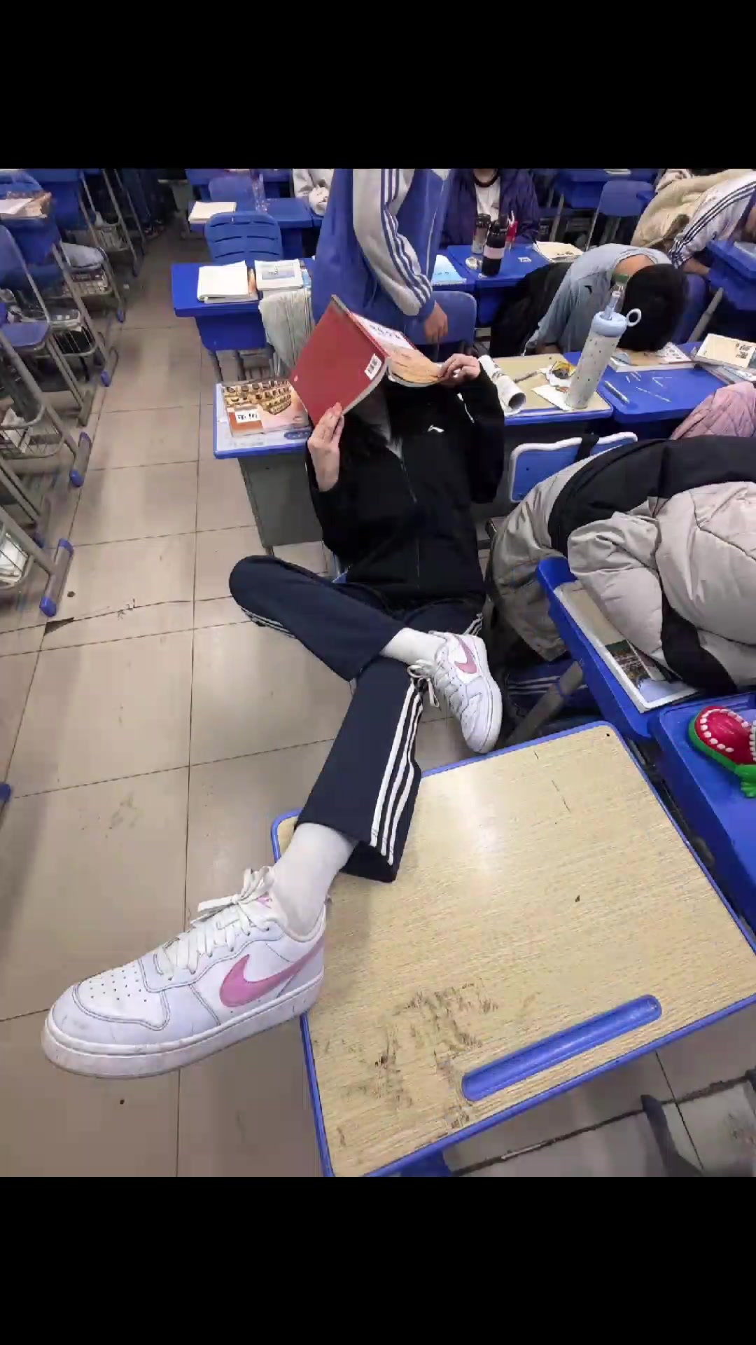 @Lì Yán(丽妍)