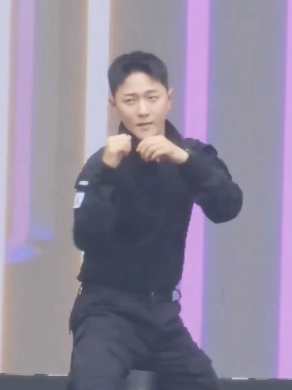 @DKingWorldwide ๐ฆ DK iKON ๐พ