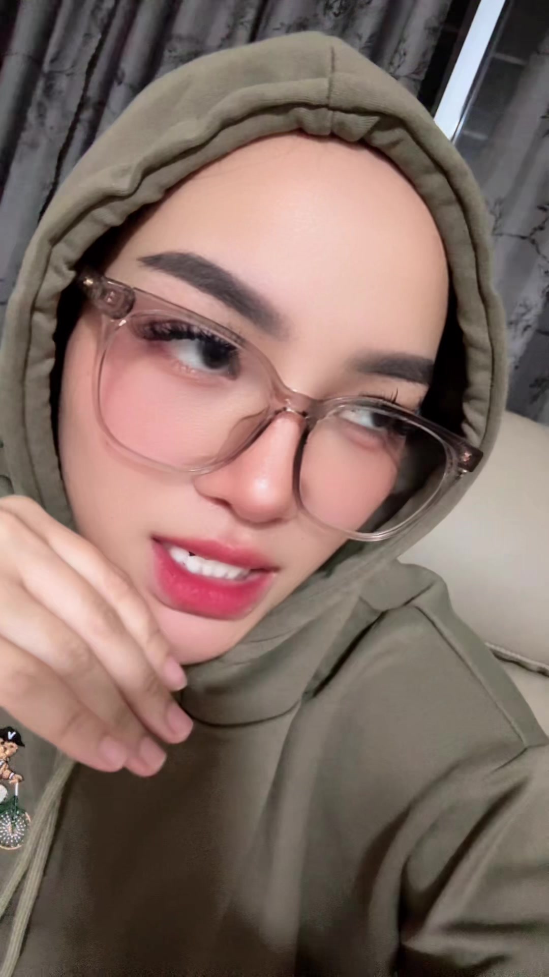 @izzah cantik manis
