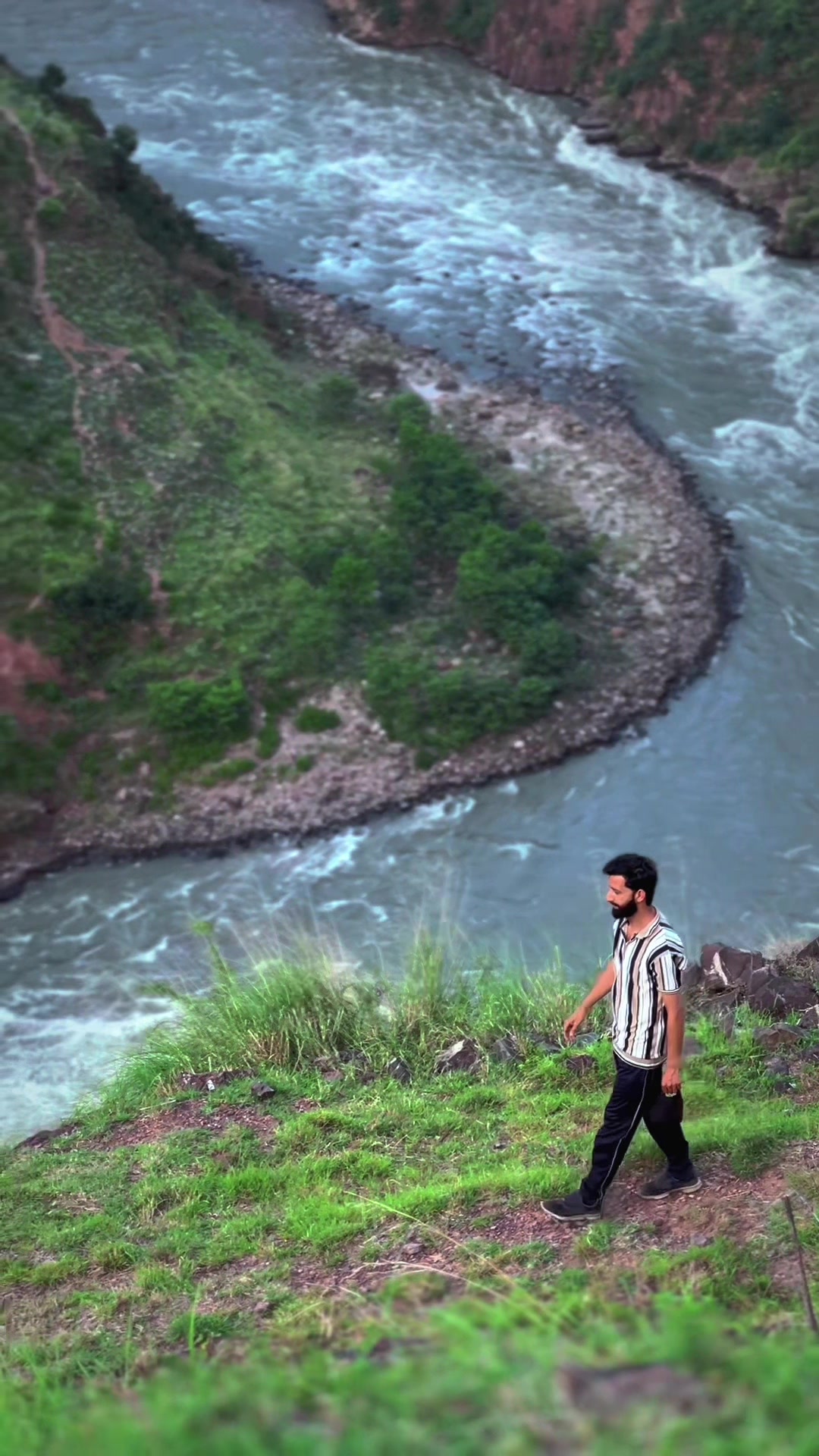 @Aamir Kashmiri 🍁