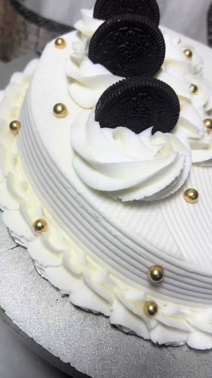 @CAKES & PASTRIES IN KOLA