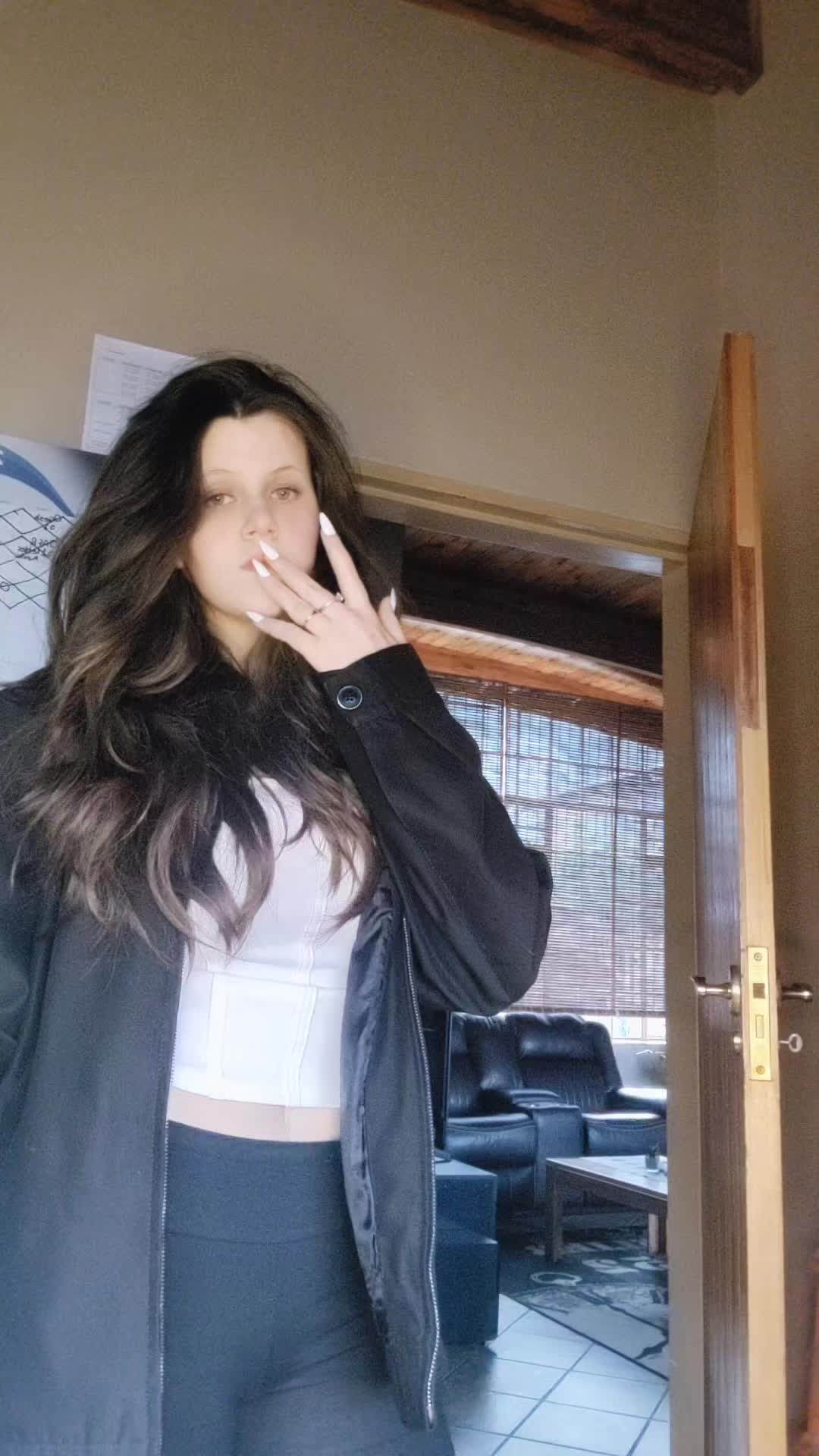 @not_bella
