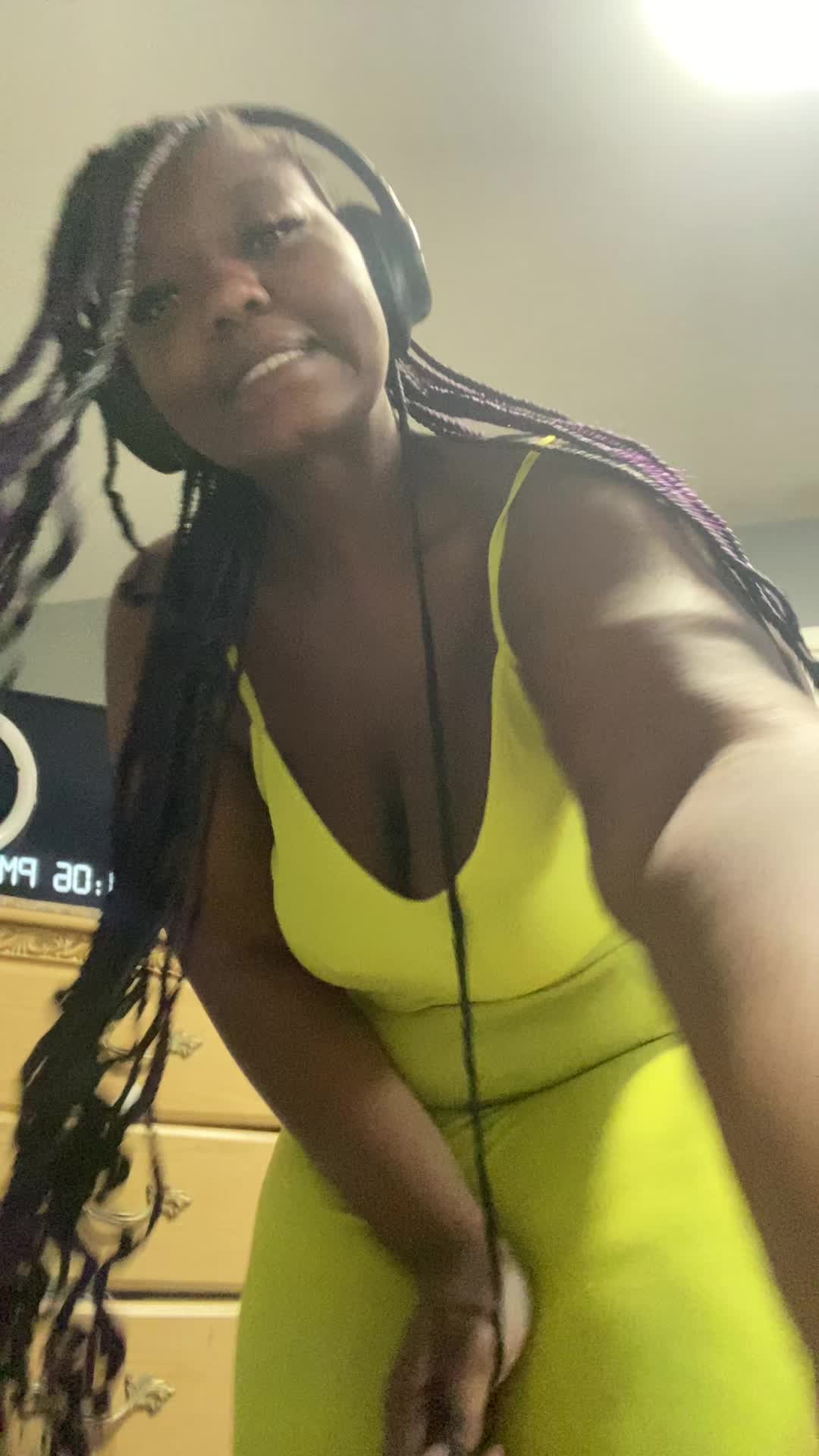 @liyah👩🏽&zwj;❤️&zwj;💋&zwj;👩🏾