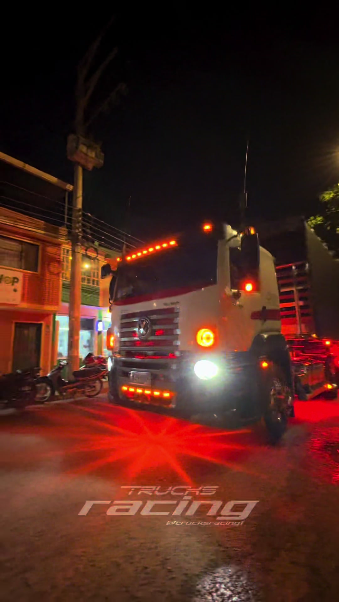@Trucks Racing