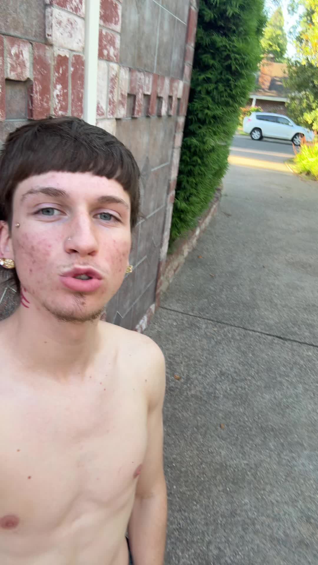 @Twochaines