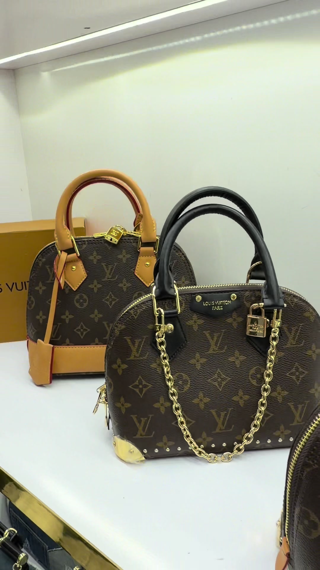 @leo.lux_bags