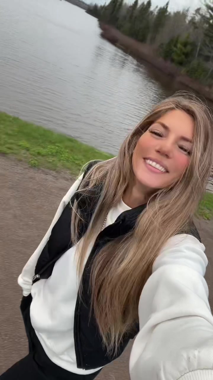 @cryssleb_