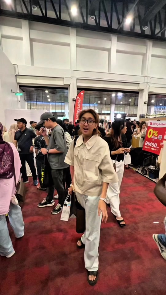 @Apom Yang Menekan