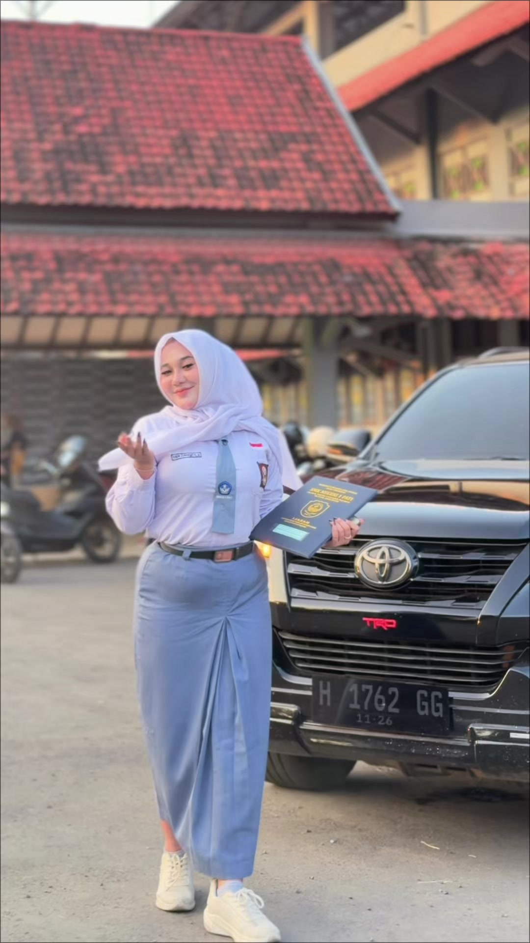 @inisintottyy