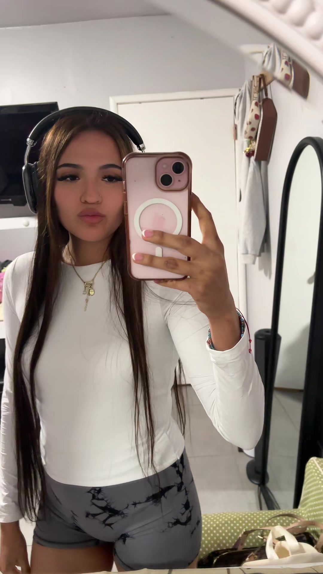 @𝘉