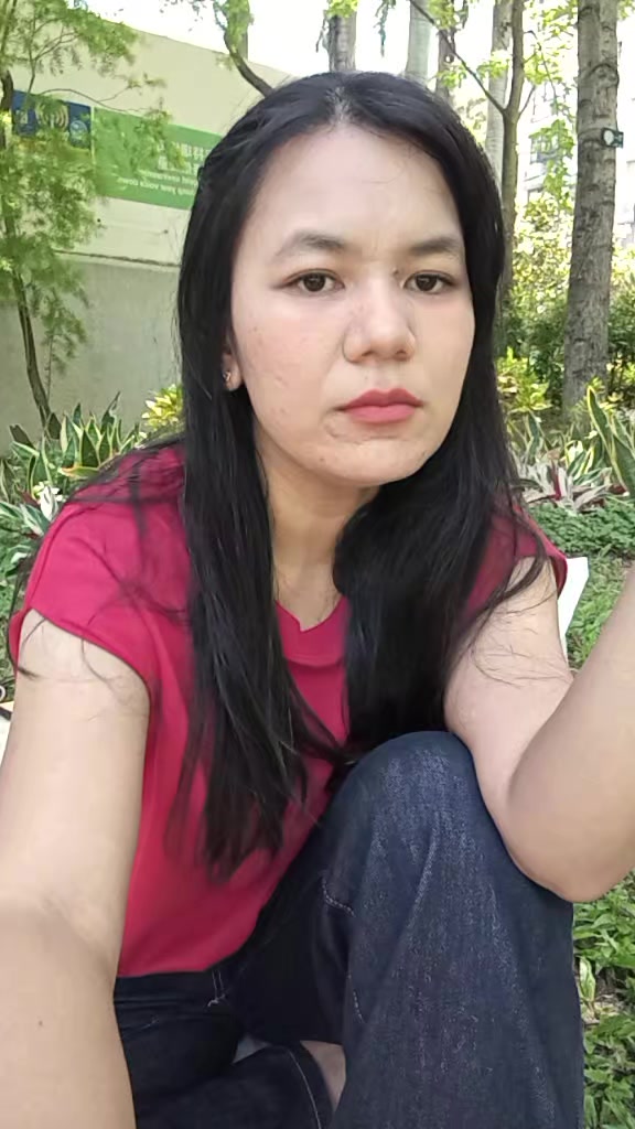 @Lela_