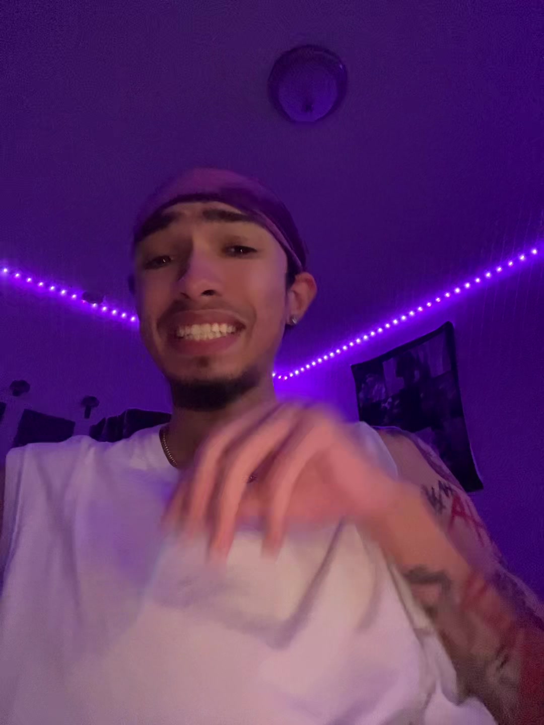 @￼