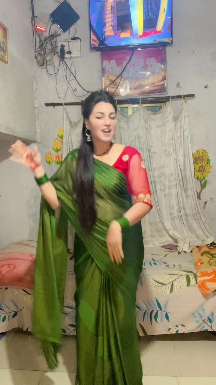 @शिवानी 😊smile Queen 😊 👑
