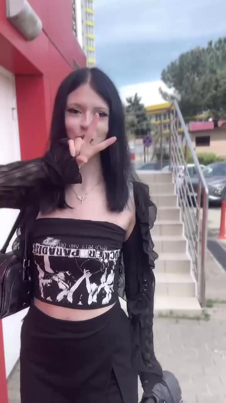 @•_•