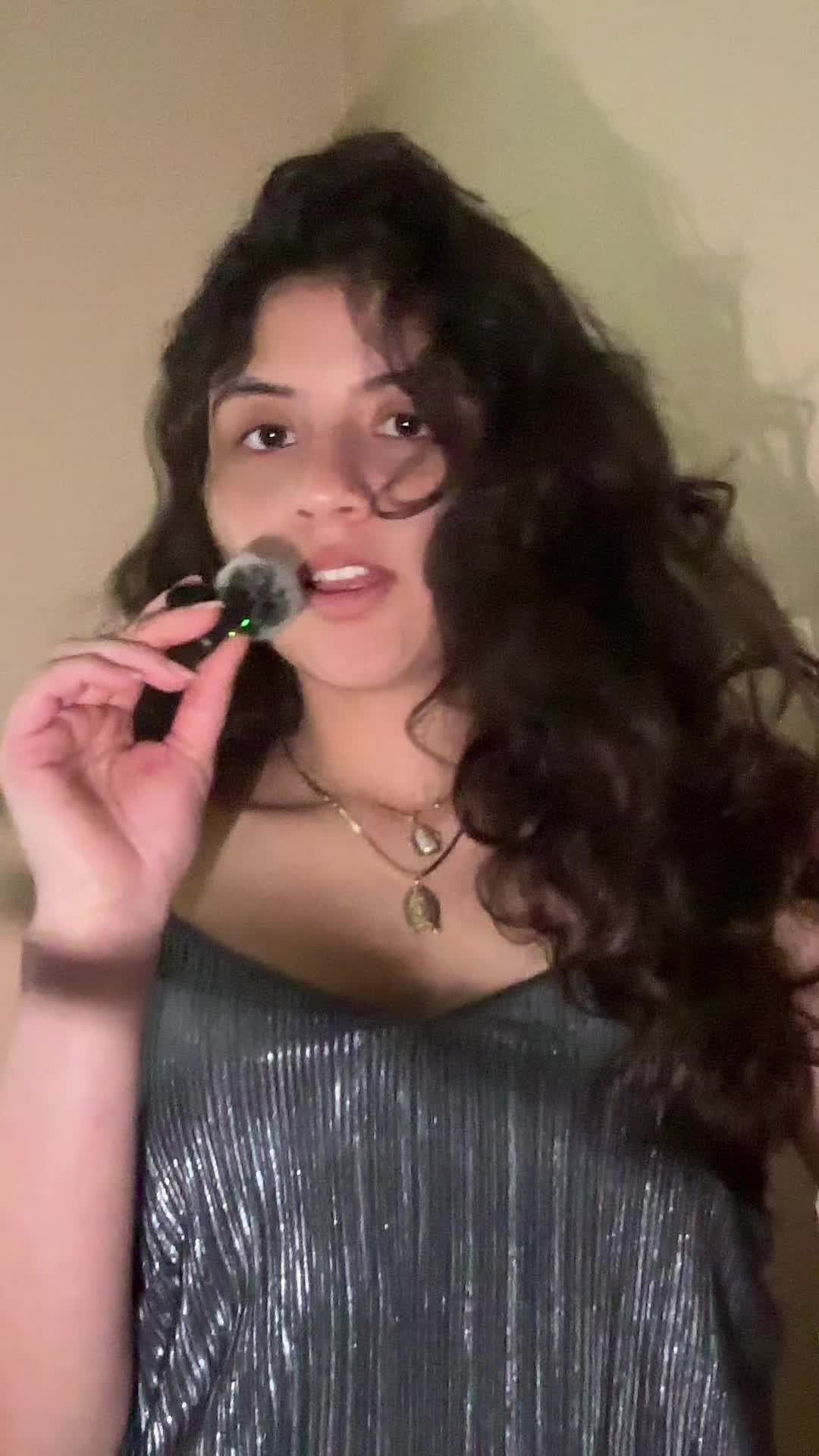 @(๑>◡<๑)