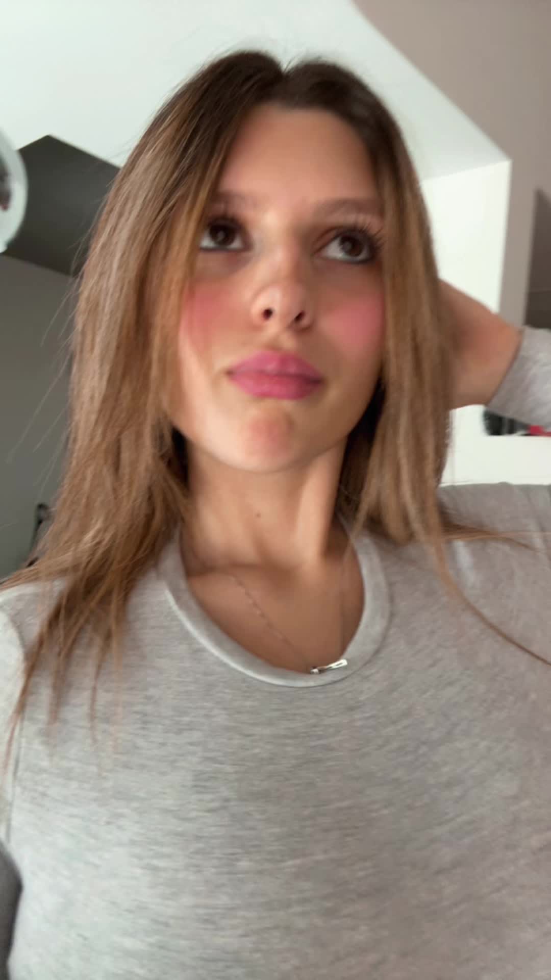 @missapplesaucy