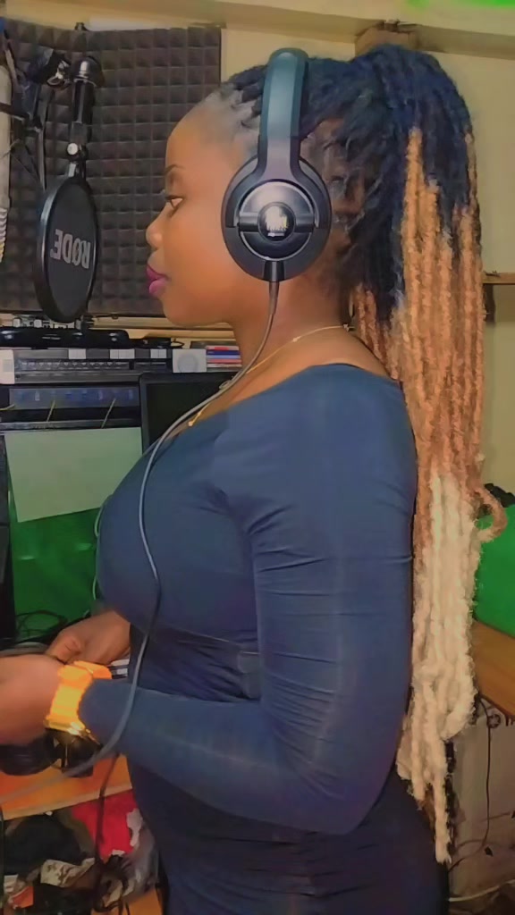 @SHANIZ KELLY