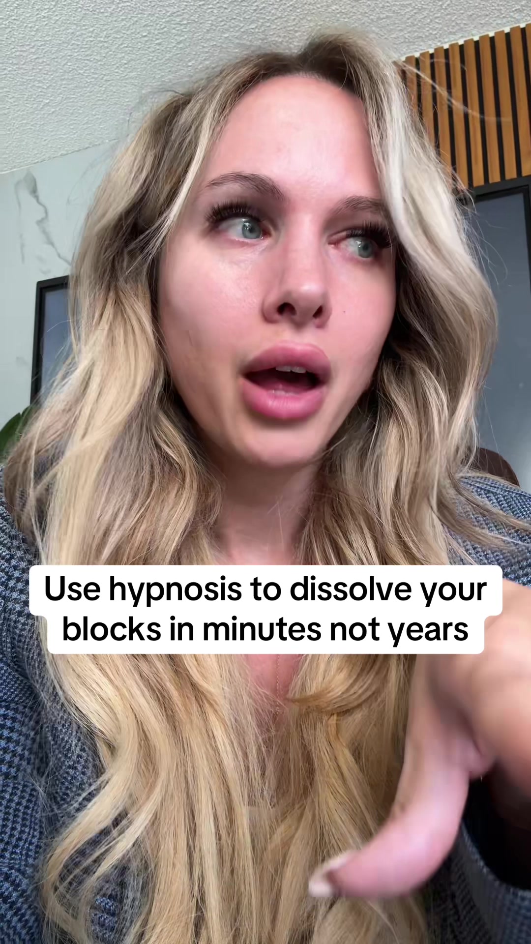 @Hypnotist | Julia Hankins