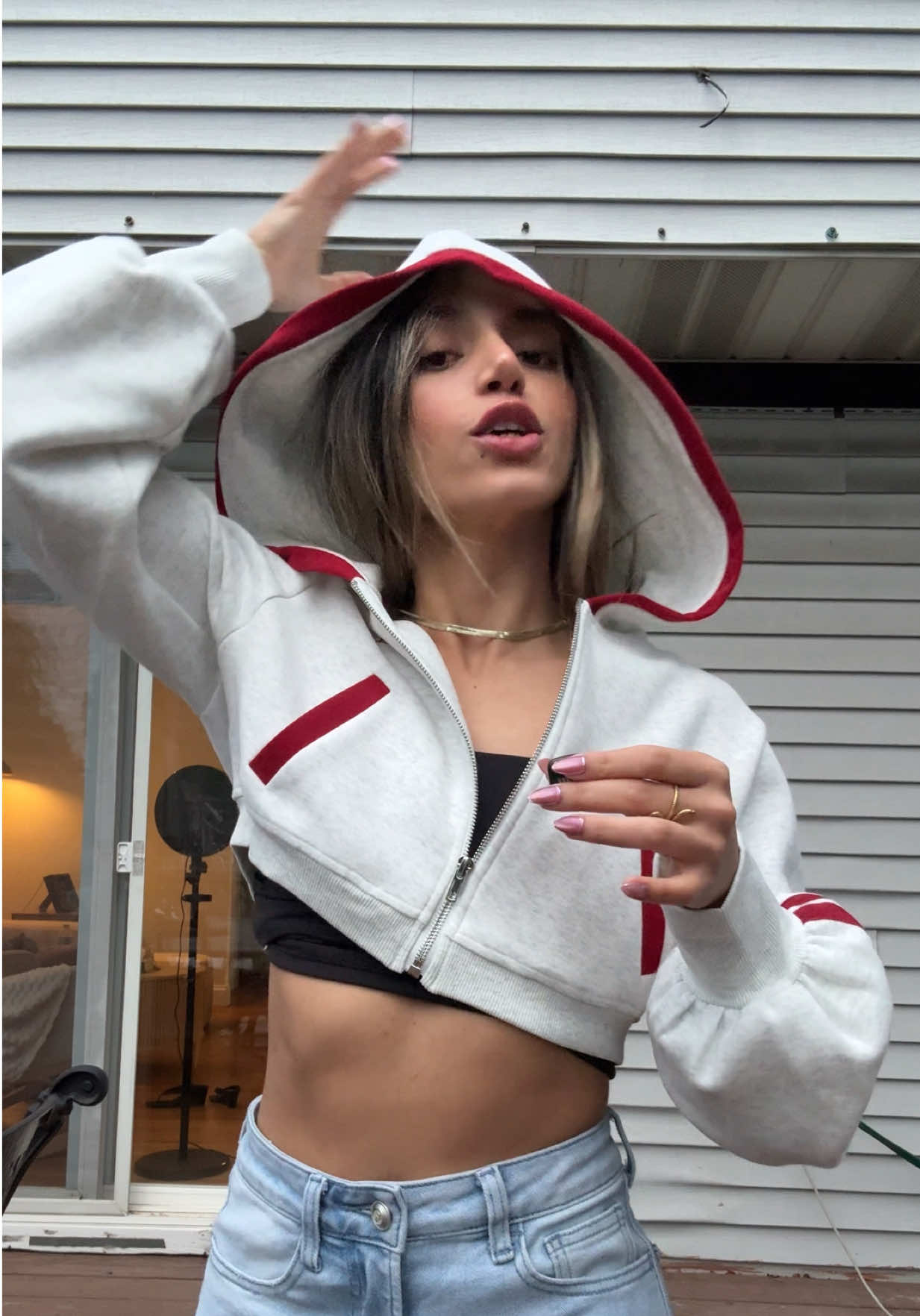 @Bella
