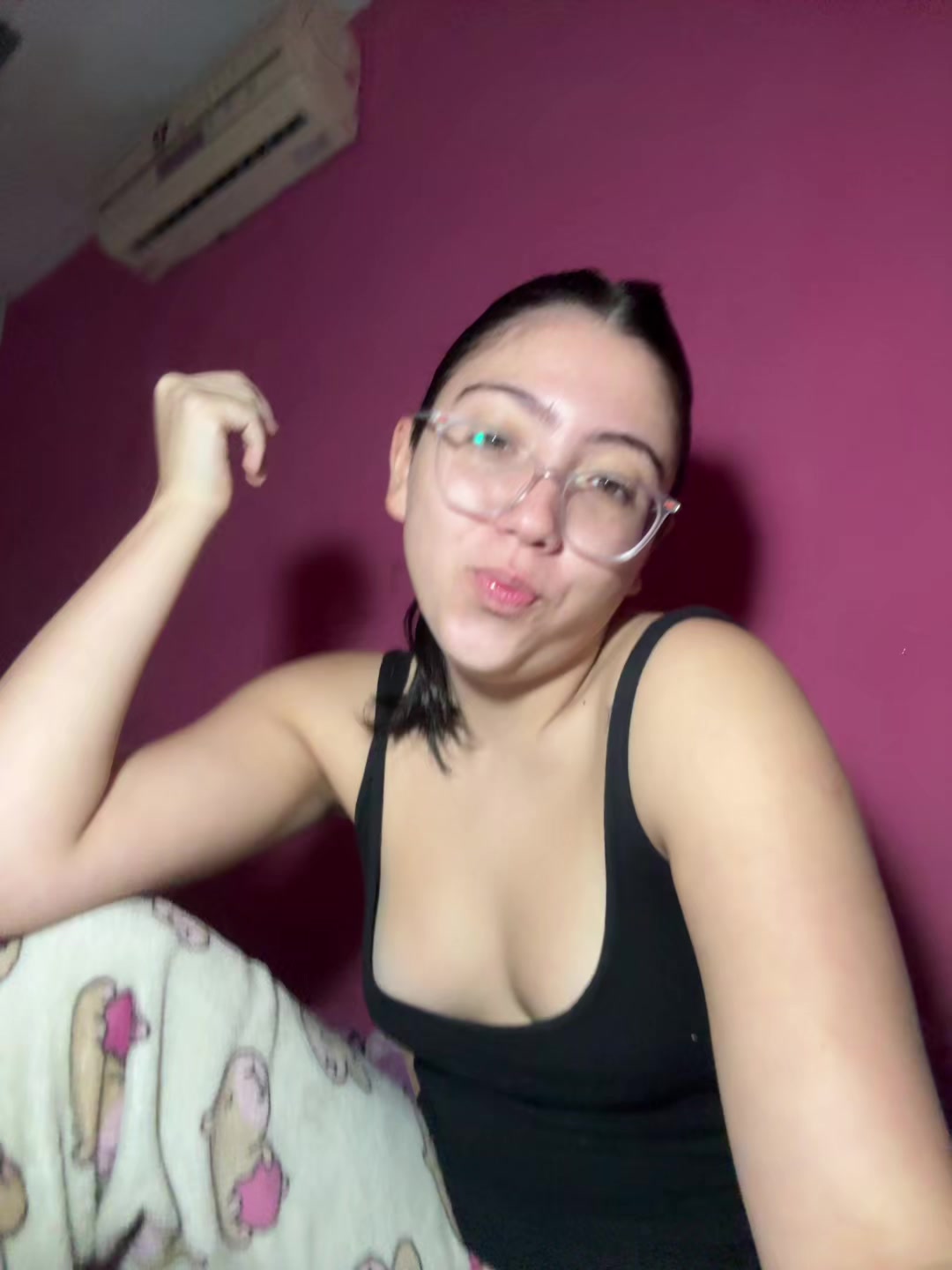 @whoisvickyy