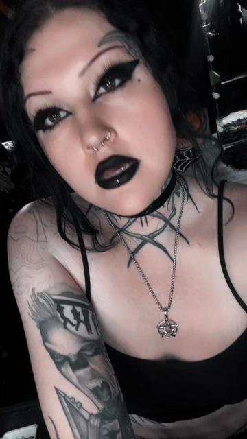 @Kel 🖤🕸️
