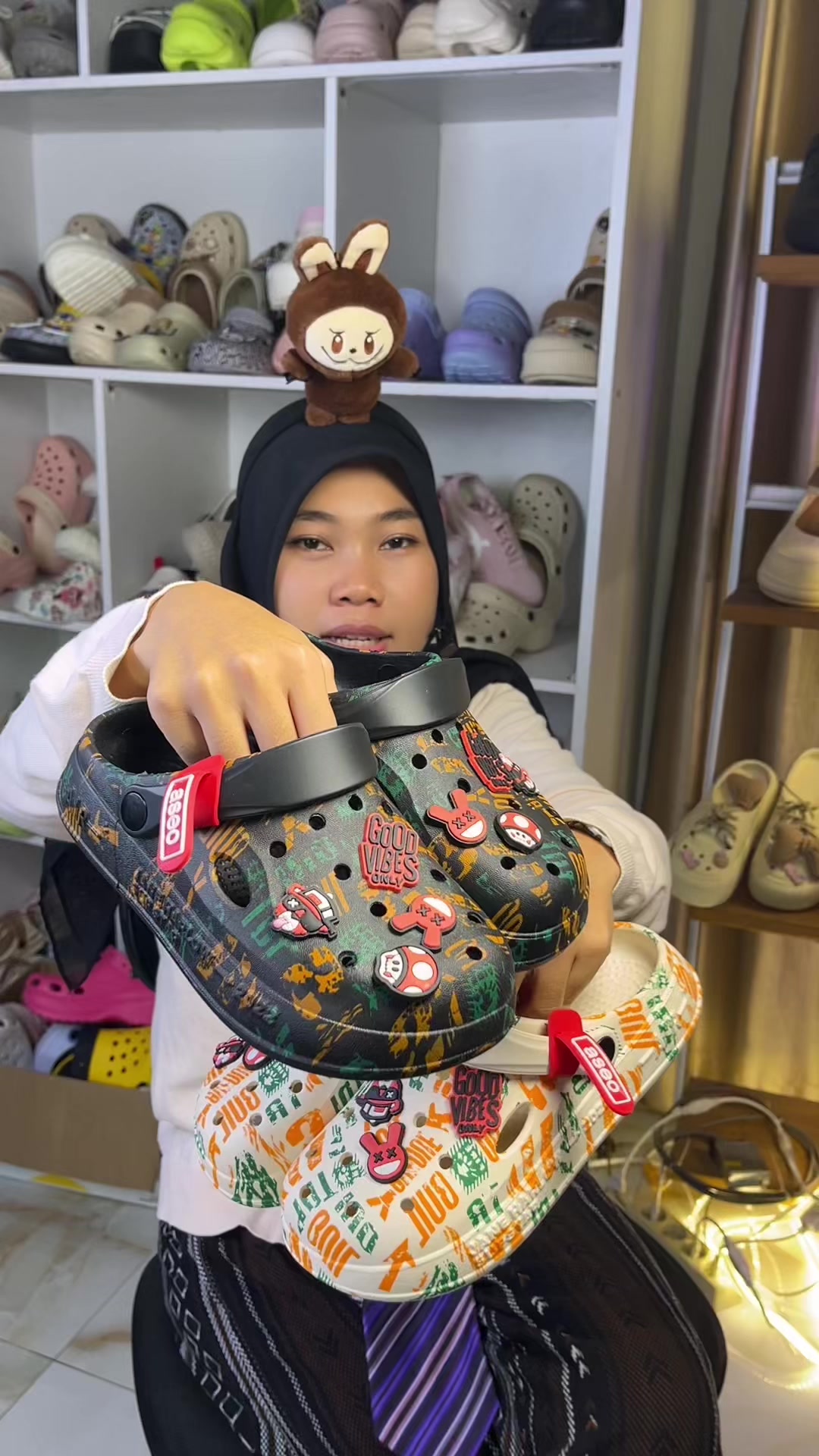 @LELI si paling TAS dan SANDAL