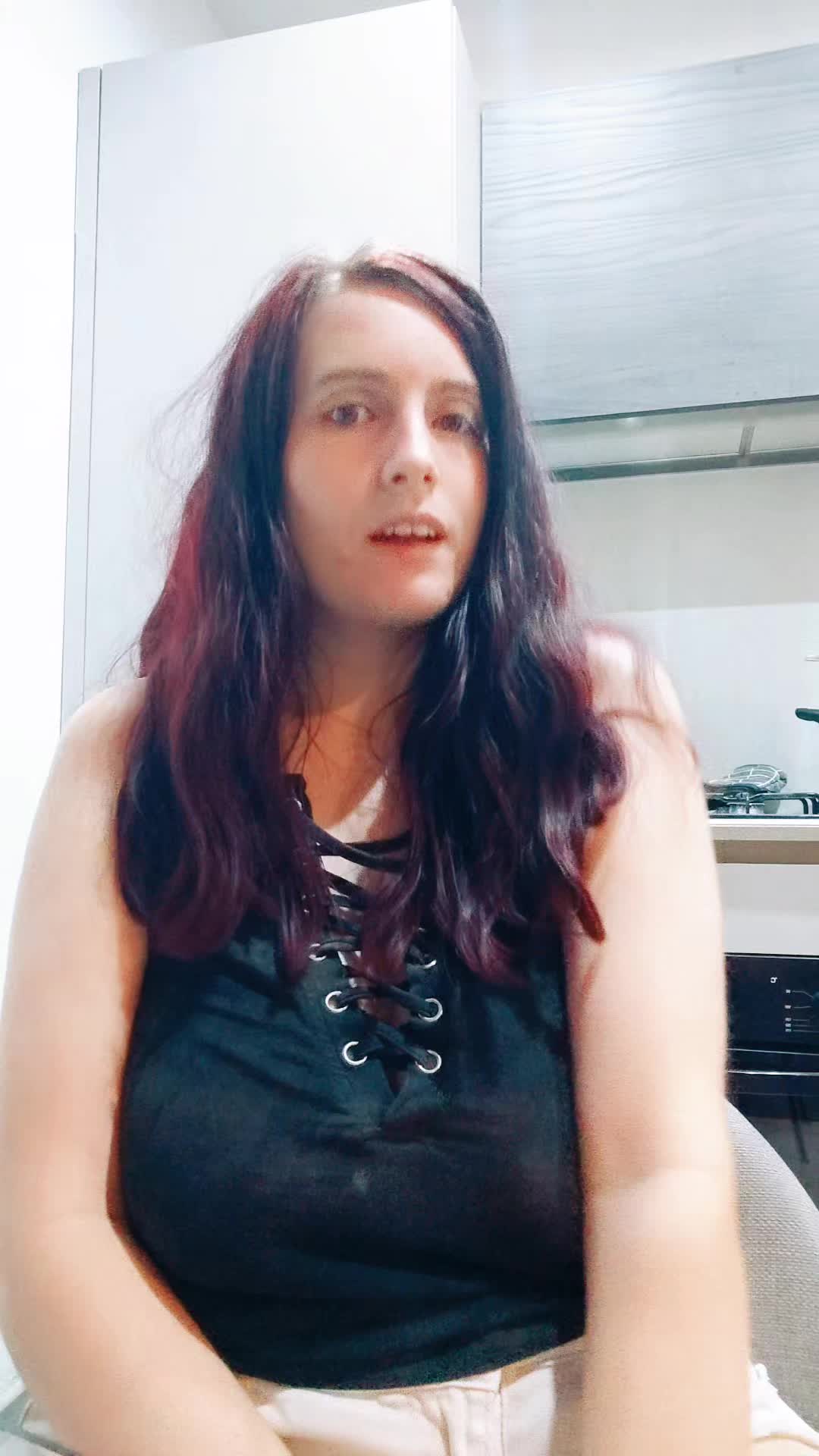 @cassandralolaz