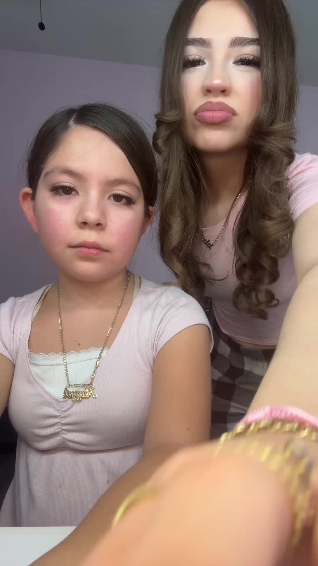 @Deliciaasisters
