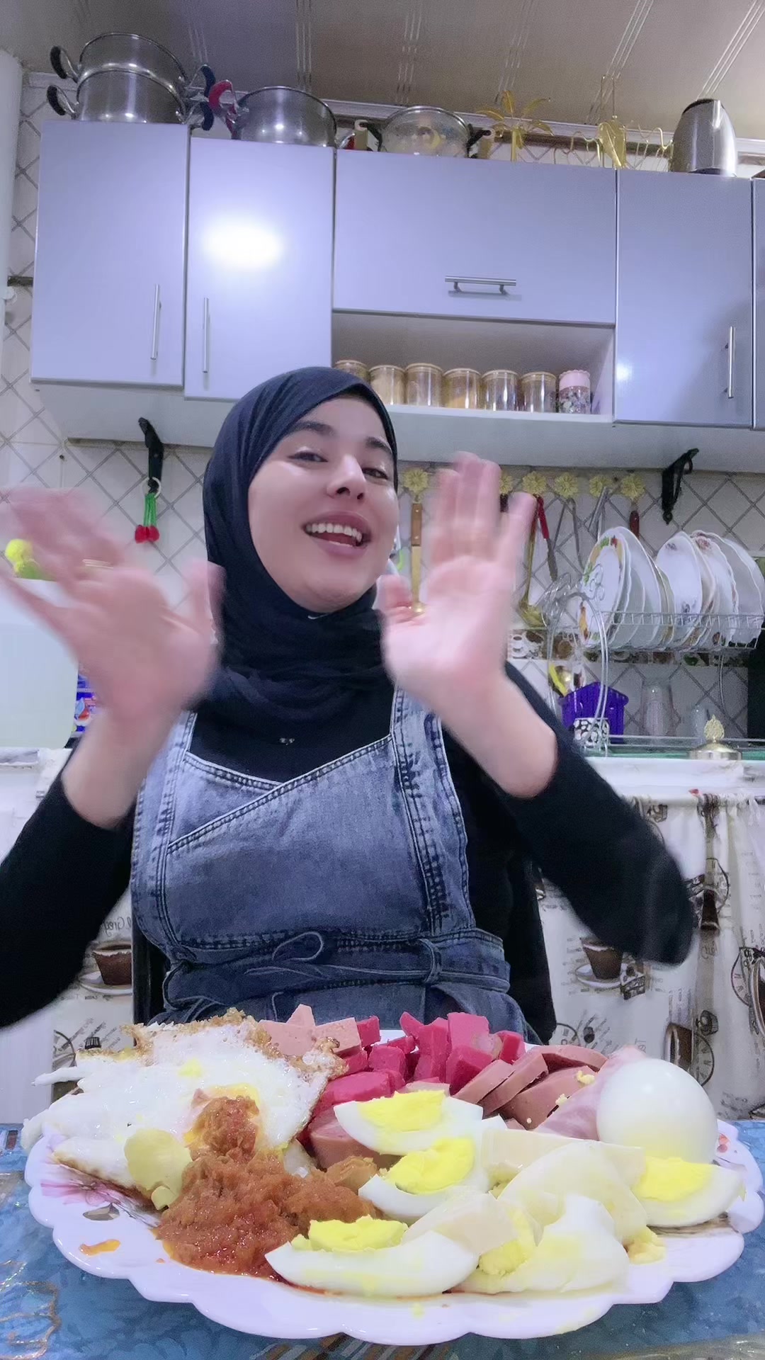 @بثينة شيبان Bouthaina Chibane