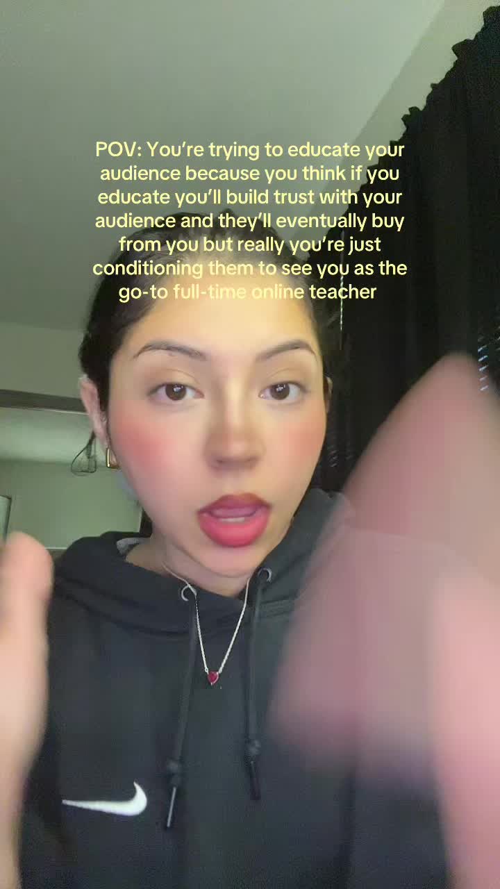 @Vanessa ➺ Marketing + Content