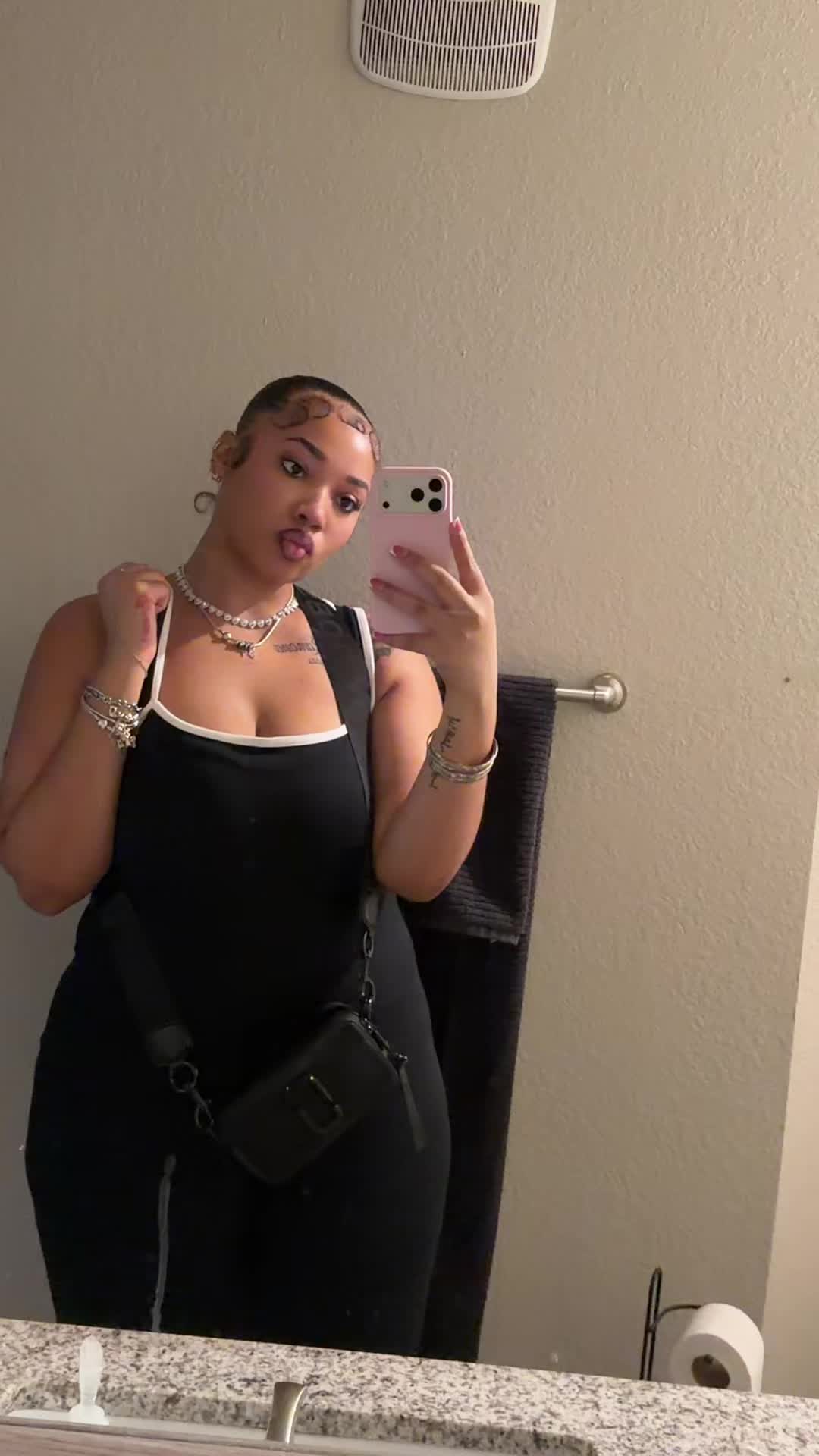 @monique