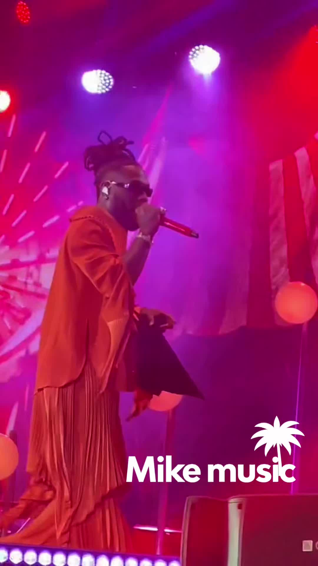 @𝙈𝙞𝙠𝙚𝙈𝙪𝙨𝙞𝙘🌴