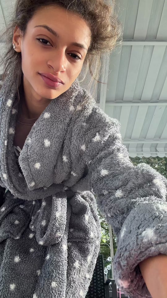 @carleeebaee