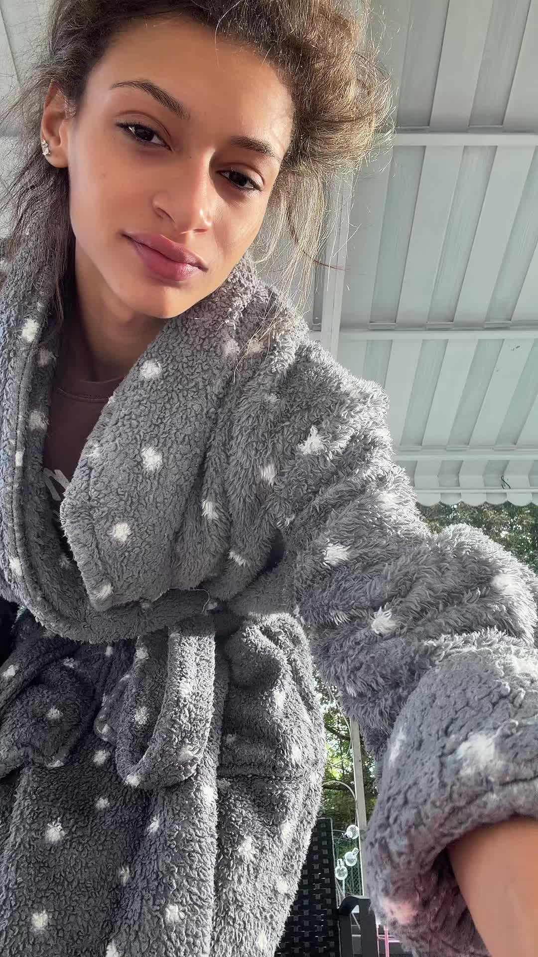 @carleeebaee