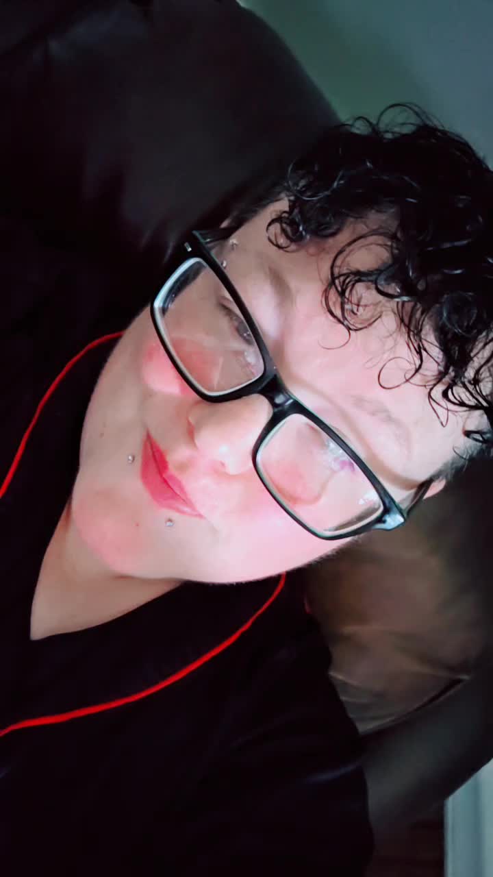 @HerQueenAsh