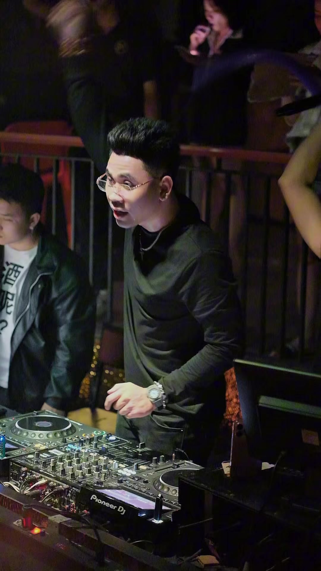 @DJ Thịnh Louis 👋🏻
