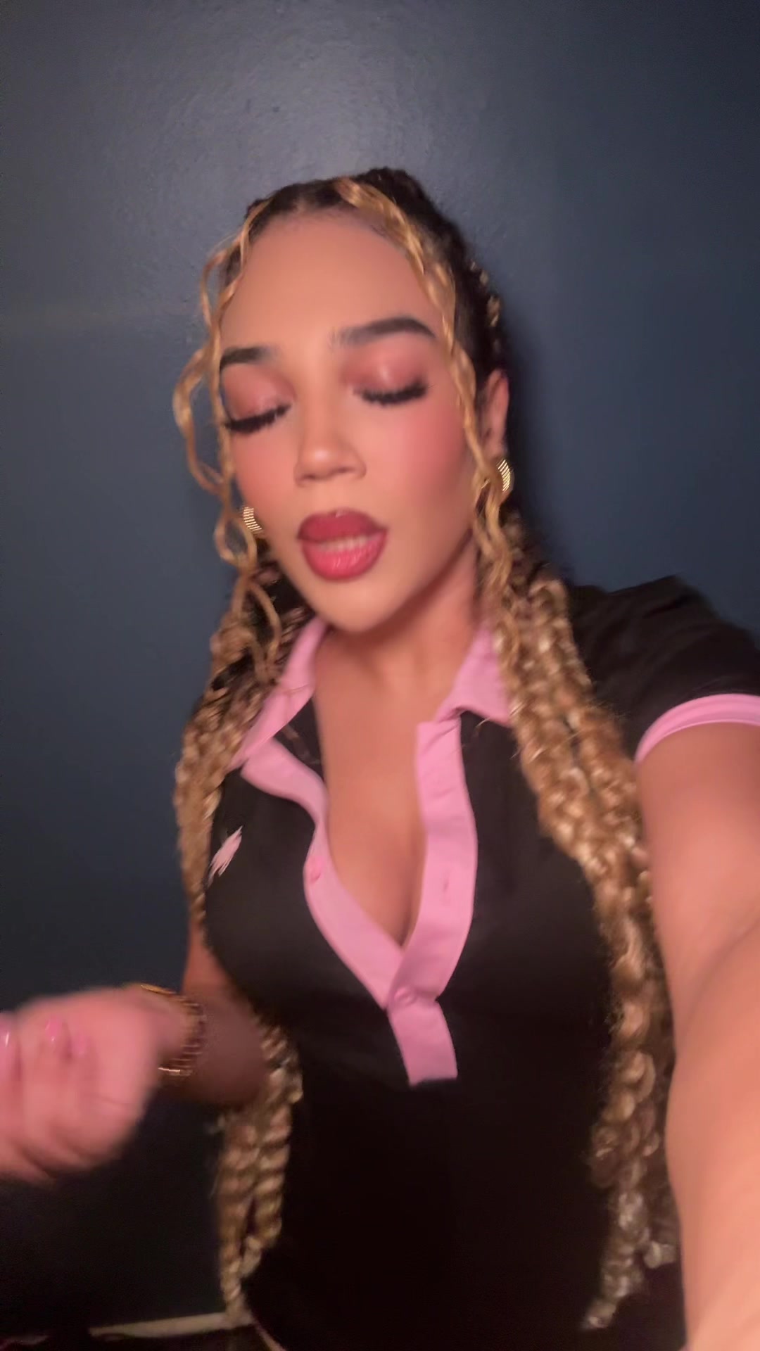@Ari ✨