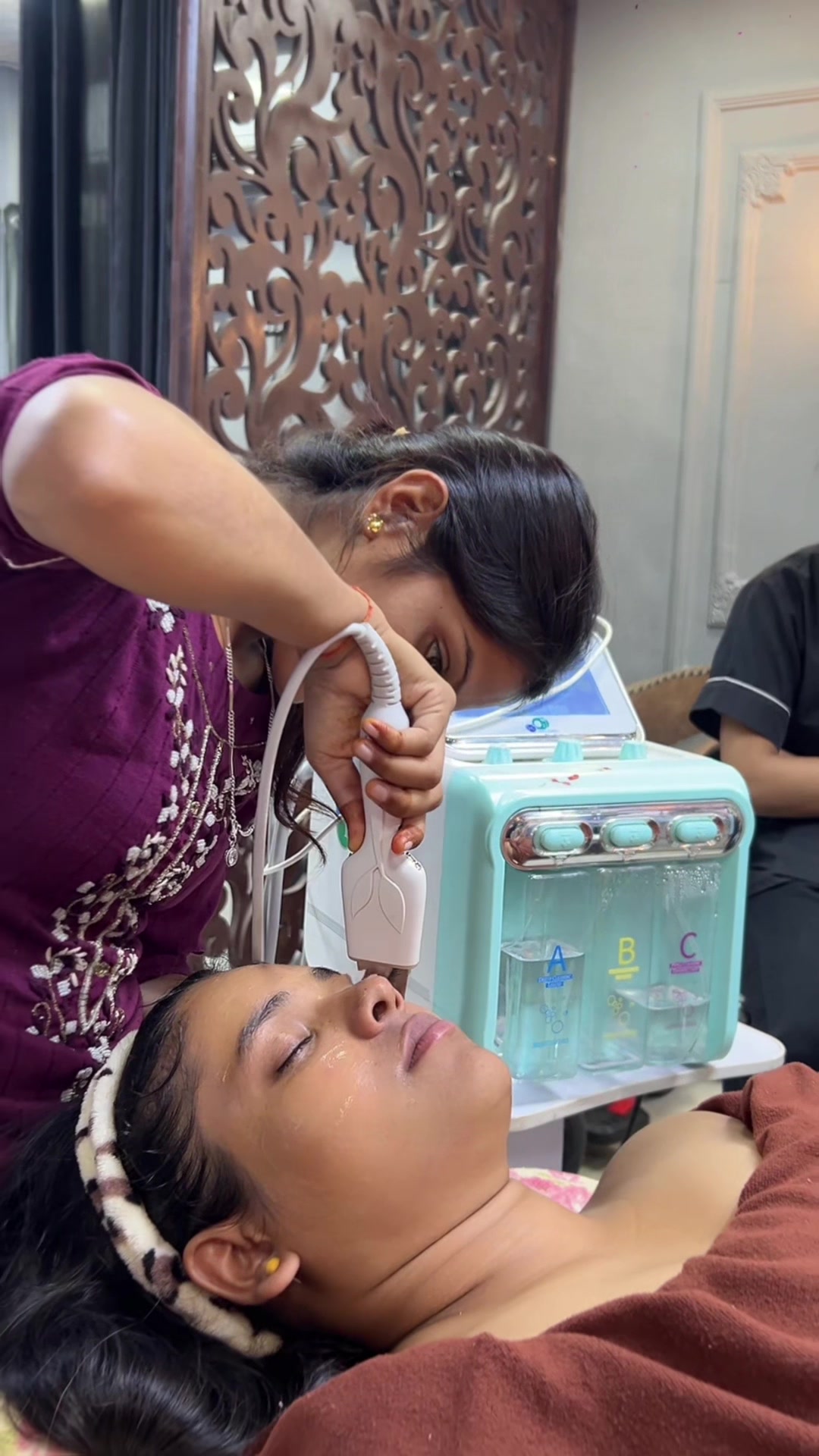 @Roshani beauty salon