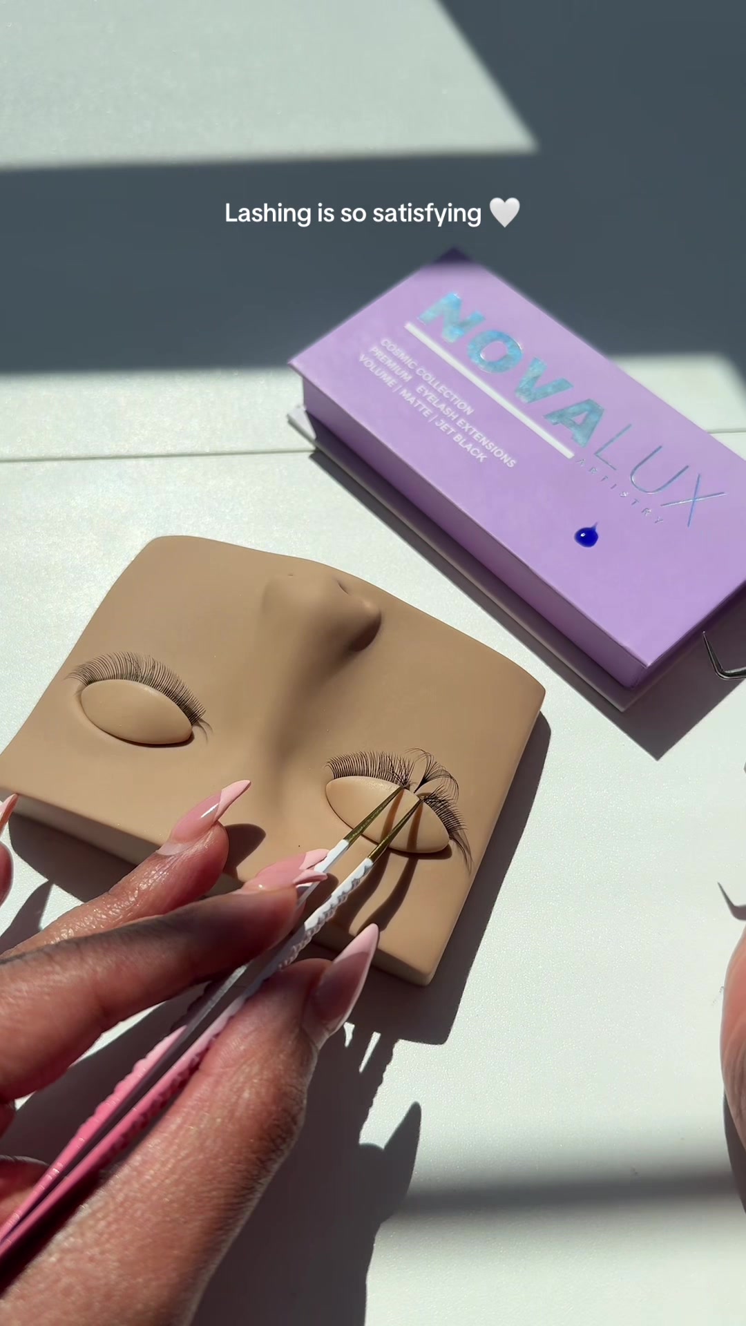 @Nova Lux Artistry