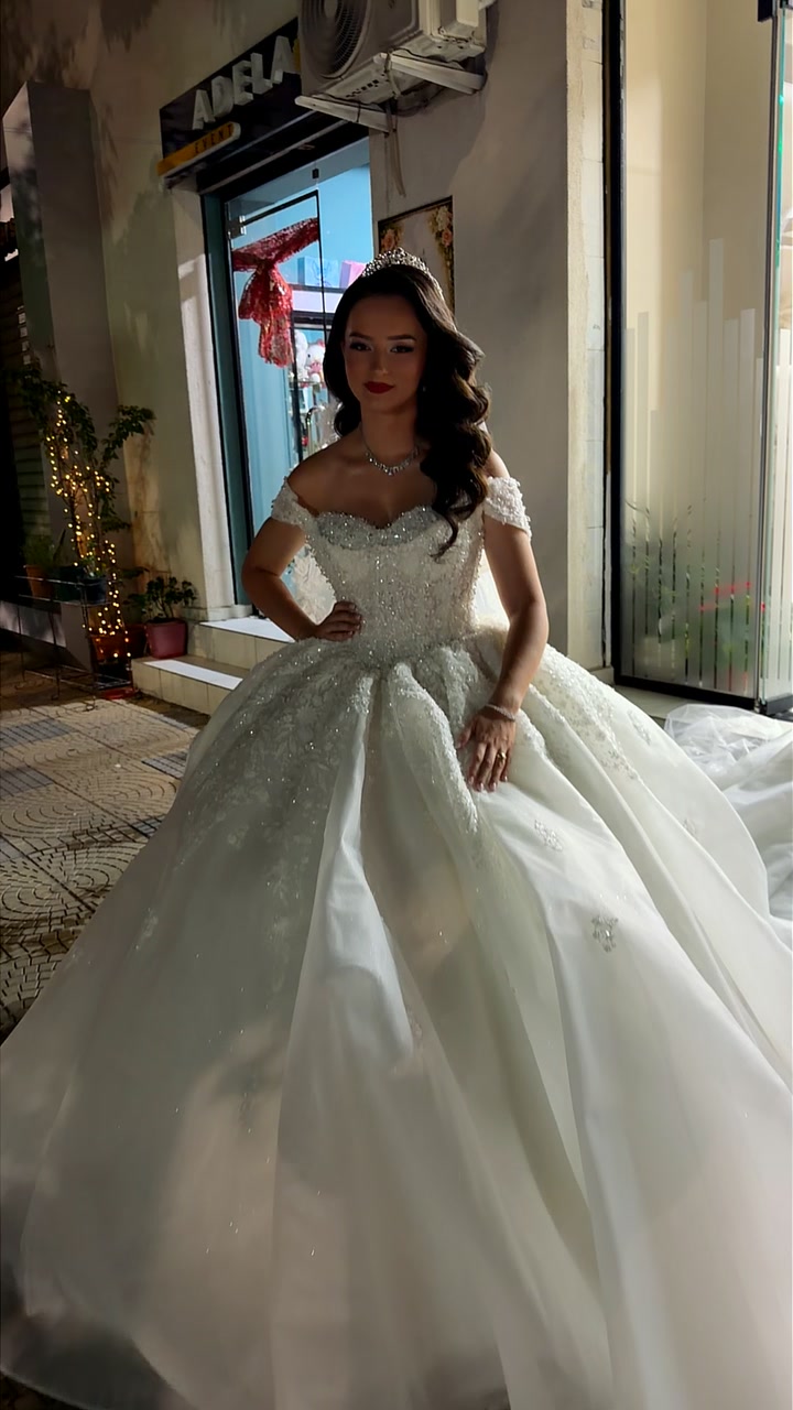 @Lola Sallon 👰&zwj;♀️💇&zwj;♀️💅
