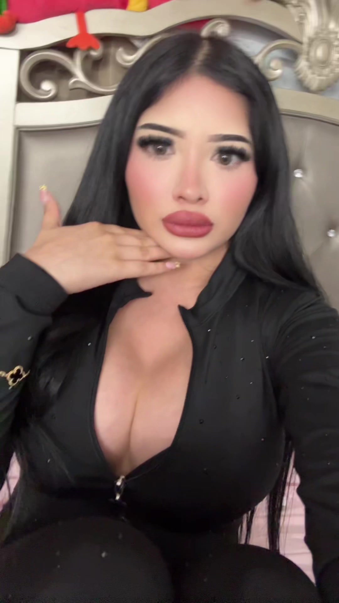 @Isabella